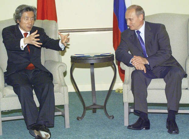 27 июня 2002 года в ходе саммита G8 в Кананаскисе (Канада) президент РФ Владимир Путин и премьер-министр Японии Дзюнъитиро Коидзуми подтвердили готовность обеих сторон вести переговоры по проблеме мирного договора, опираясь на достигнутые ранее договоренности, а также сохранять преемственность курса на поступательное развитие двусторонних отношений