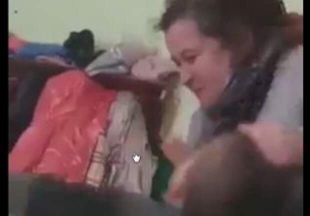 Закарпатская учительница со зла таскала за волосы ученика