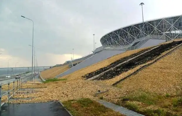 Построенный к ЧМ2018 стадион Волгоград-Арена потихоньку расползается