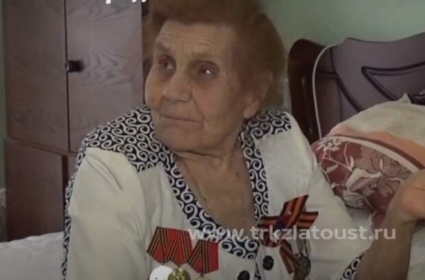 90-летняя «первая учительница» осталась совсем одна. Но о ней не забыли бывшие ученики