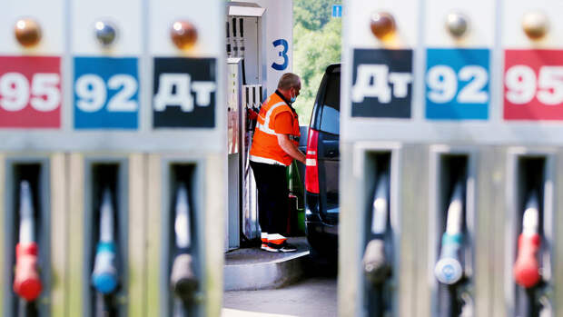 Аналитик Скрябин: снижения цен на бензин в ближайший месяц ждать не стоит