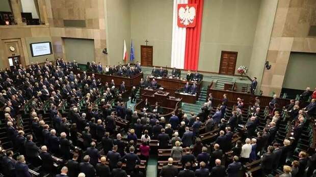 Самые преданные лакеи Запада уже присматривают себе барахлишко из хозяйских сундуков