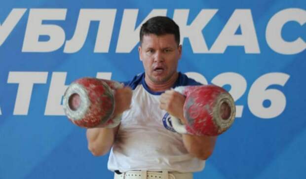 Карагандинец установил рекорд на чемпионате Казахстана по гиревому спорту