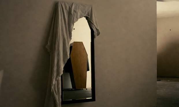 Зачем закрывают зеркала, когда в доме кто-то умирает