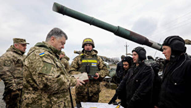 Президент Украины Петр Порошенко во время рабочей поездки в Луганскую область