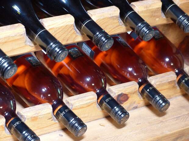 В Госдуму внесли законопроект о запрете продажи алкоголя вблизи остановок общественного транспорта