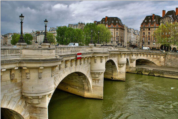 Новый мост в Париже, Франция.