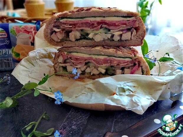 Большой бутерброд для пикника