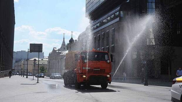 Городские службы продолжают работу в усиленном режиме из-за жары в столице