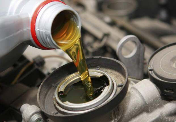 Моторное масло следует менять регулярно. /Фото: importinfo.ru.