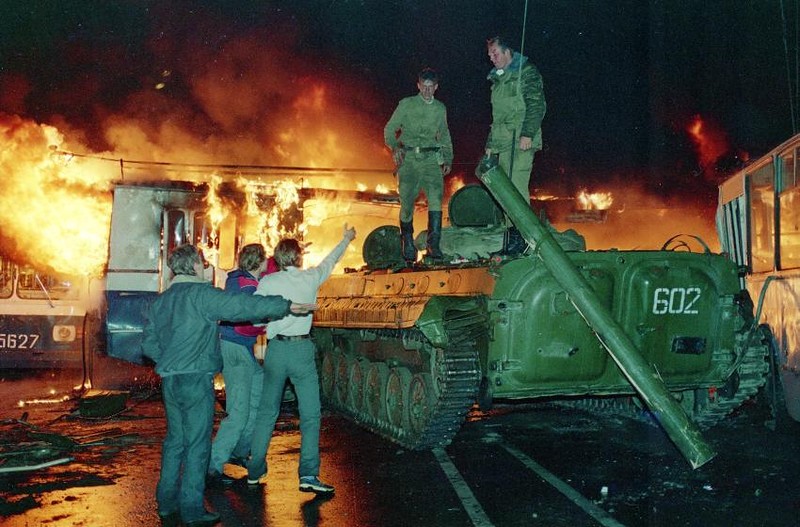 SOVIET KREMLIN COUP REACTION SOVIET KREMLIN COUP REACTION