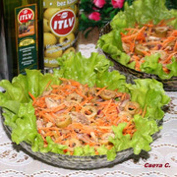 Салат с консервированным тунцом и оливками