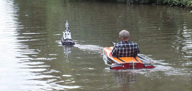 Tiny tug boat remote controlled mick carroll 2