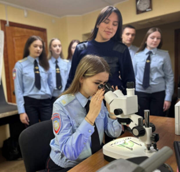 В Пермском крае сотрудники полиции провели профориентационные мероприятия для студентов и школьников Соликамска