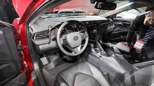 2018-toyota-camry-detroit-2017 (4).jpg