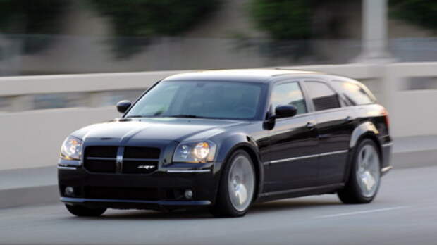 Dodge Magnum SRT8: просторный и мощный.