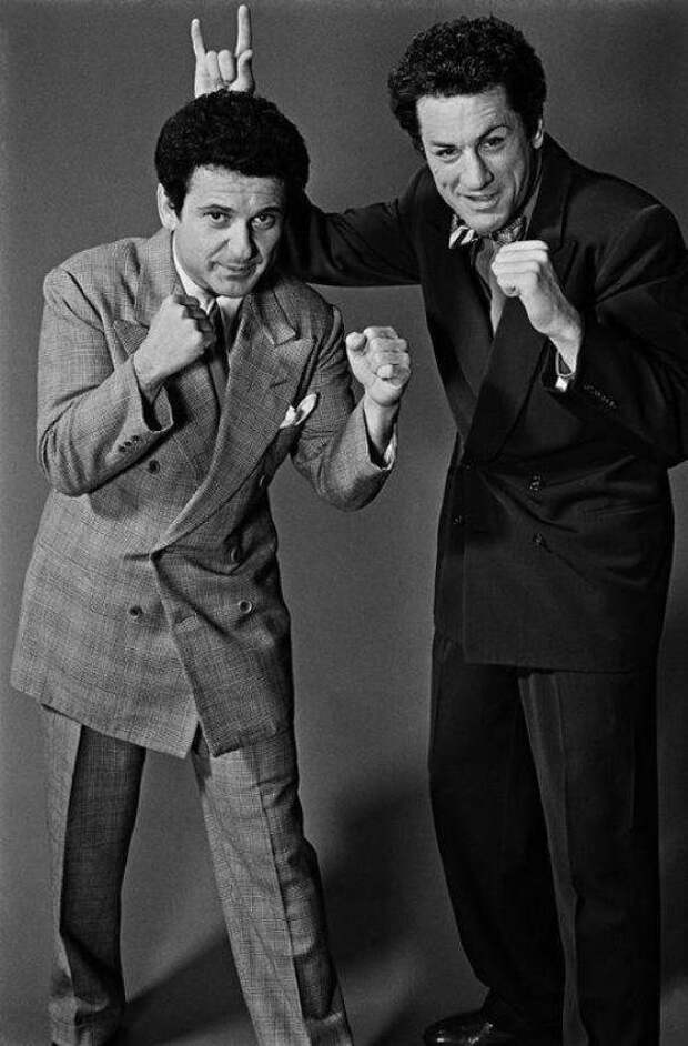 Актёры Джо Пеши и Роберт Де Ниро на съёмках фильма "Бешеный бык". США. 1979г. история, люди, фото