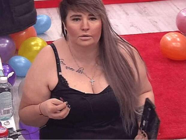 «Обожаю свою фигуру»: сбросившая почти 100 кг Саша Черно обтянула комбинезоном соблазнительные формы