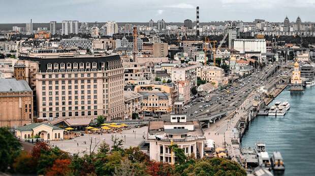 Киев заволокло густым черным дымом после ночных ударов ВС РФ