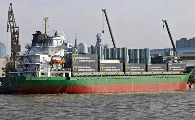 Контейнер смерти: «Мирный сухогруз» оставит от американского суперлинкора класса «Трамп» рожки да ножки