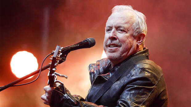 Макаревич* отменяет концерты из-за обстрелов Израиля