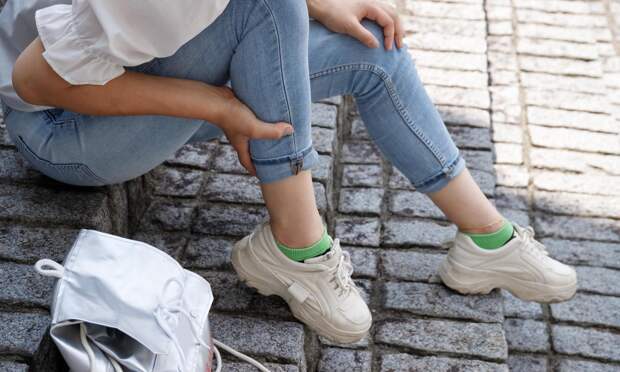 Они будто горят: на какие заболевания может указывать жжение в ногах