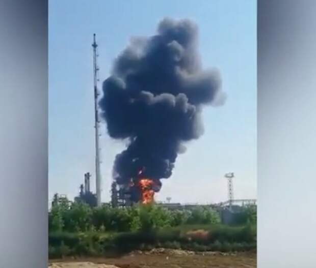 На месте пожара на ростовском НПЗ нашли обломки двух беспилотников