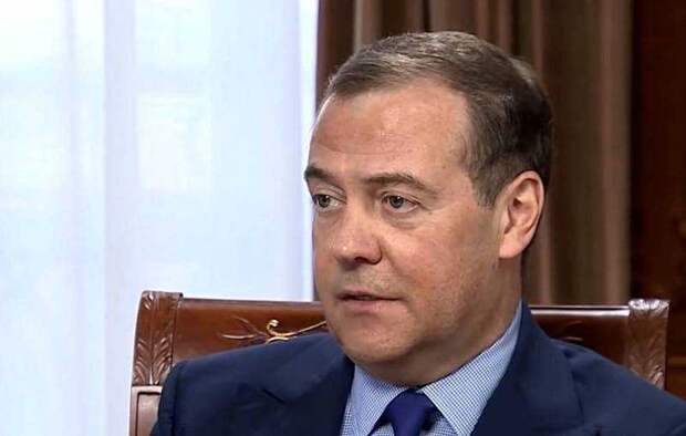 Медведев: Новые территории Россия сможет защищать любым оружием, включая ядерное