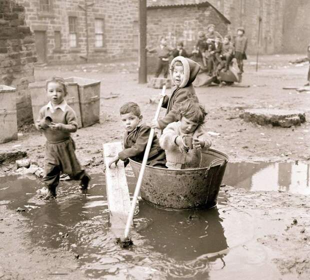 30. Игры в грязи, Глазго, 1960 год  детство, прошлое, фотография