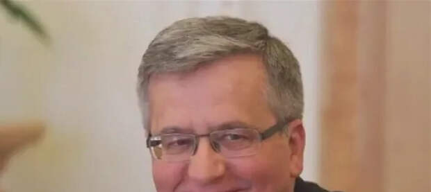 Коморовский: Трамп безразличен к Украине, потому что хочет иметь выгодные дела с Россией