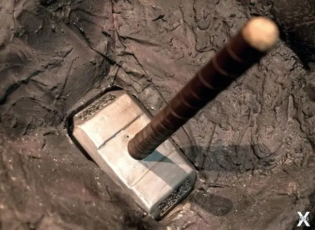 Инсталляция молота Тора