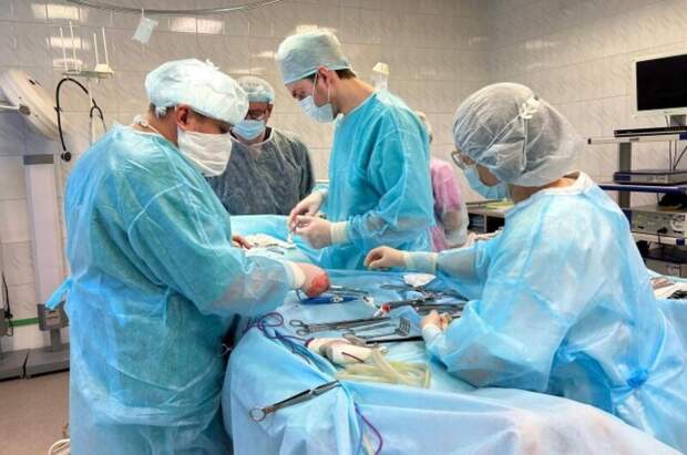 В Уфе хирурги удалили 20-килограммовую опухоль из паховой области мужчины