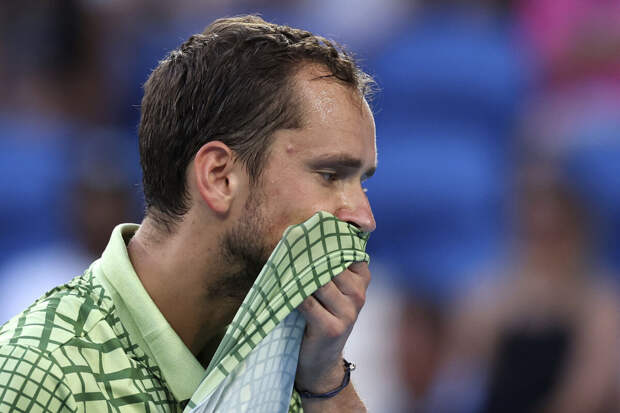 Экс-теннисист Кафельников: как Медведев нашел свою игру, так и потерял