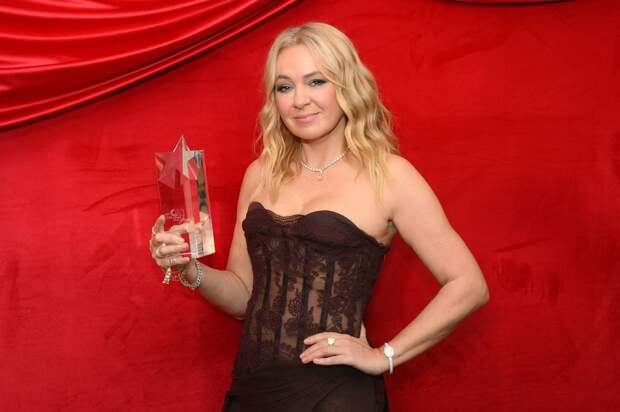 Рудковская в купальнике похвасталась аксессуарами на полмиллиона рублей