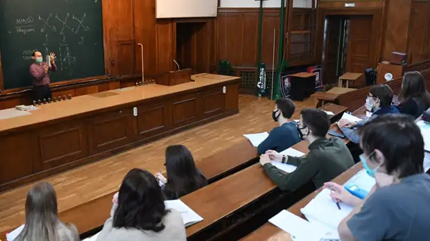 В Госдуме предложили установить предельно допустимые цены за обучение в вузах