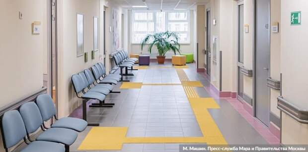 Собянин осмотрел итоги реконструкции поликлиники на севере Москвы. Фото: М. Мишин mos.ru