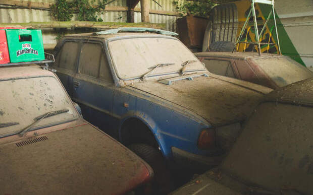 Автомобили припали пылью, но все они в неплохом техническом состоянии. | Фото: autocar.co.uk.