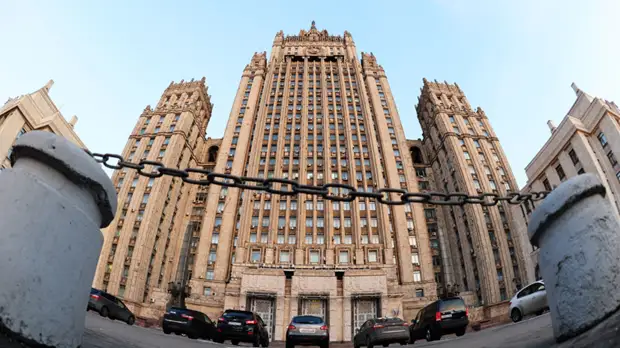 В МИД назвали неудачной шуткой обвинения в передаче в СМИ данных BBC