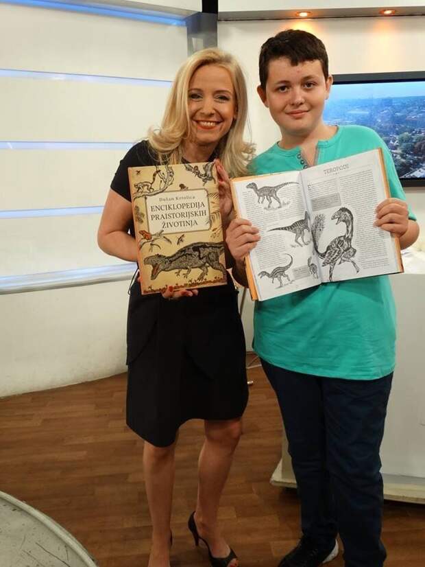 Кроме всего прочего, в 13 лет Душан написал и проиллюстрировал «Энциклопедию доисторических животных» Душан Кртолица, животные, искусство, рисунок, талант, художник