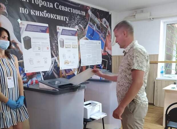 Как проголосовал севастополь. Волонтеры севастополя фото. севастополь голосует.