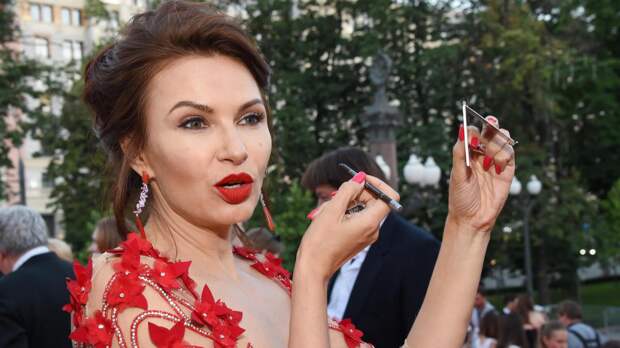 Эвелина Блёданс прокомментировала скандал вокруг сорванного концерта певицы Славы: «Огромная нагрузка на психику» — видео Super