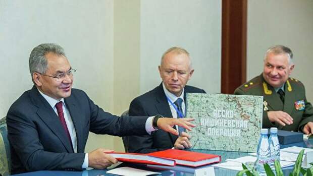 Министр обороны РФ Сергей Шойгу во время встречи с президентом Республики Молдова Игорем Додоном Министр обороны РФ Сергей Шойгу во время встречи с президентом Республики Молдова Игорем Додоном