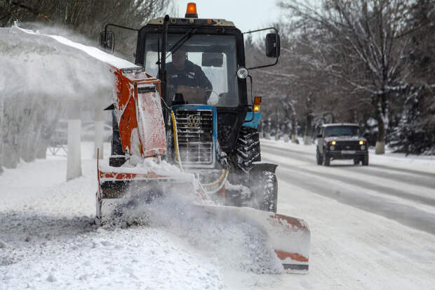 Москвичей призвали уступать дорогу снегоуборочной технике