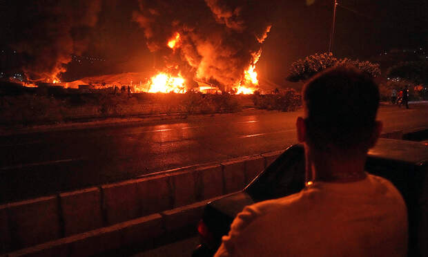 В Багдаде после удара загорелась американская военная база "Виктория"