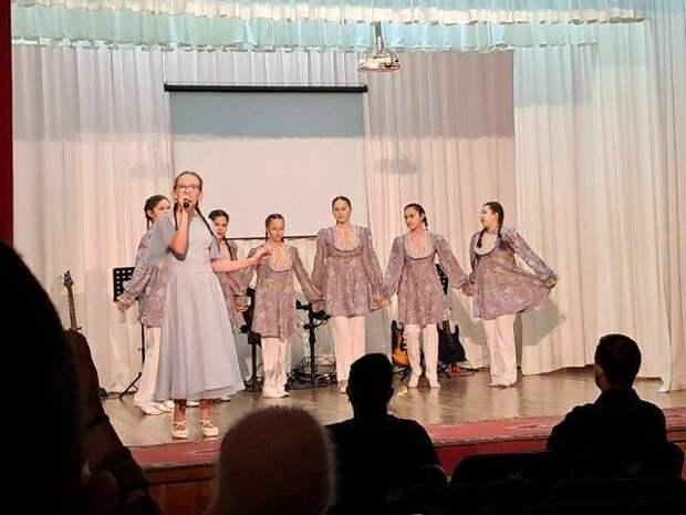 Балтач гимназиясе укучылары хәрби хезмәткәрләргә булышу өчен хәйрия концерты тәкъдим итте