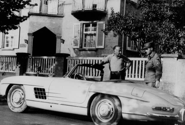 Говорят, что Элвис таки реально владел 1959 Mercedes-Benz 300SL W198! Но как же тогда так вышло, что он не привез его после службы на родину?!