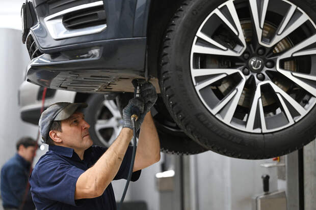 Назван самый популярный месяц для ремонта машин у россиян
