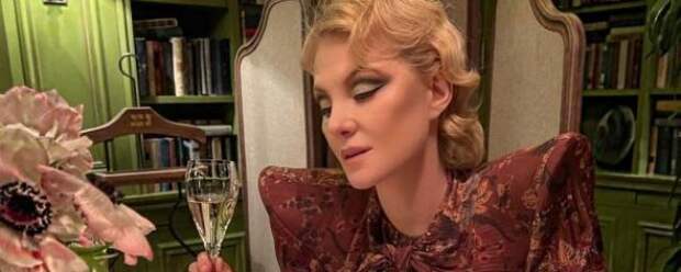 54-летняя Рената Литвинова показала фото без макияжа