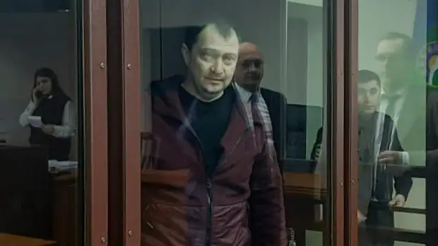 "Золотой Гаишник" бегал за стеклом как загнанный зверёк