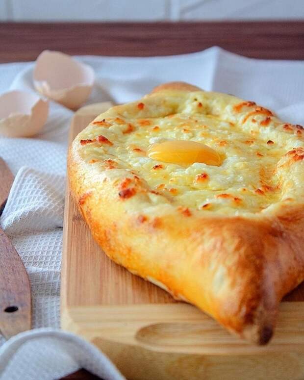 Хачапури с сыром и яйцом по-аджарски. Вкуснотища